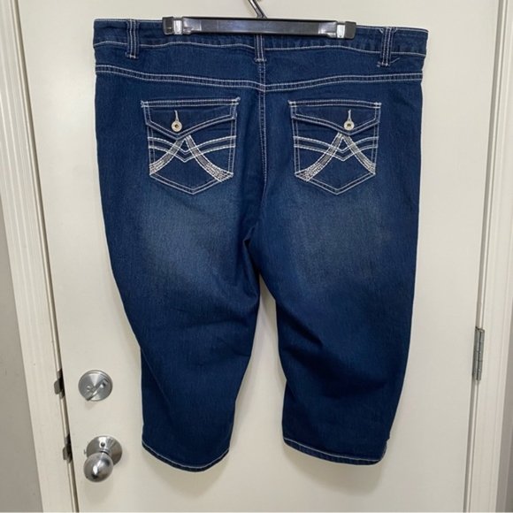 SWEET JEANS Blue Medium Dark Wash Capri Jeans Size 20 - Picture 2 of 10